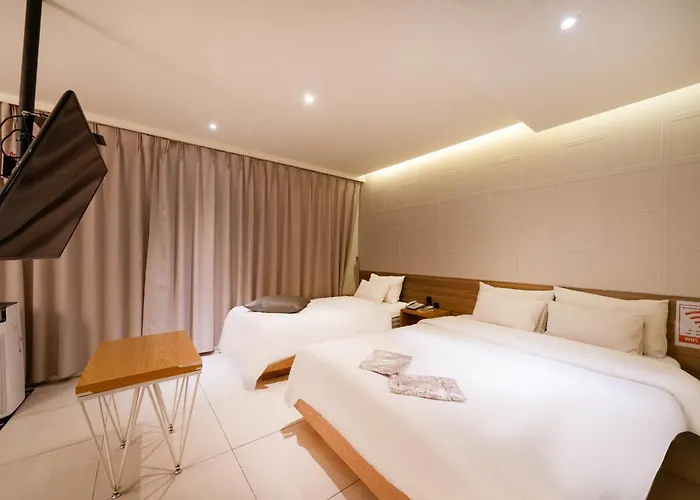 Hotel Yaja Sasang Terminal 2*